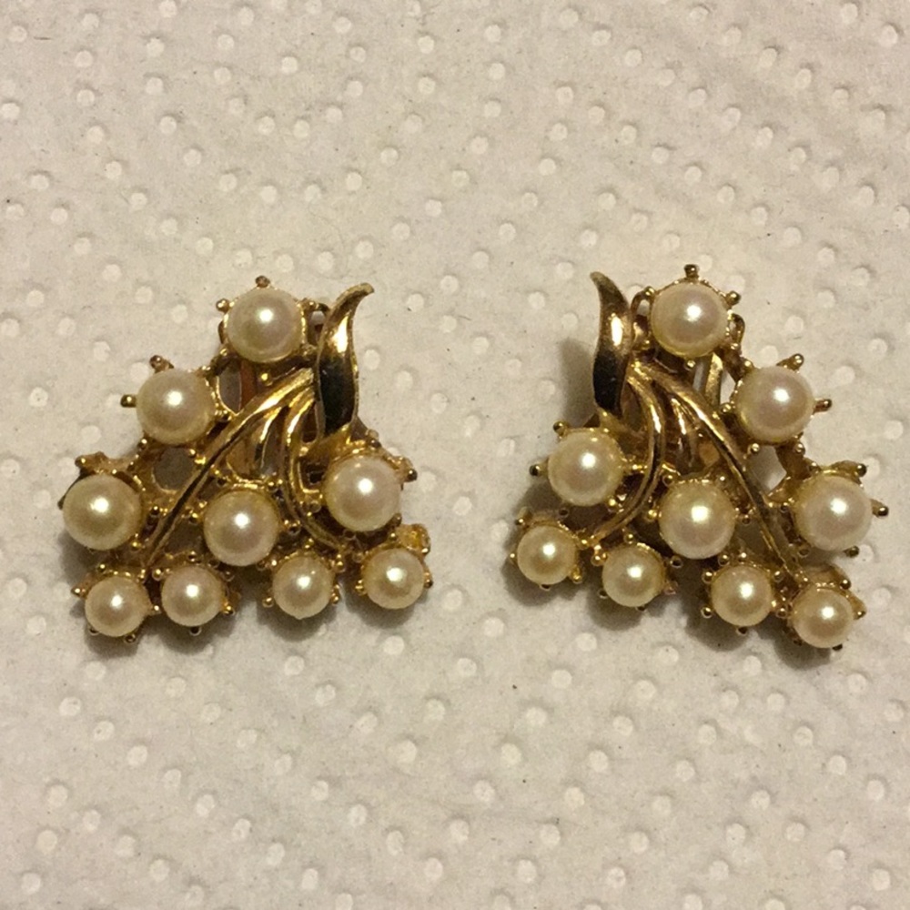 Vintage Pearl Clip Earrings, EUC